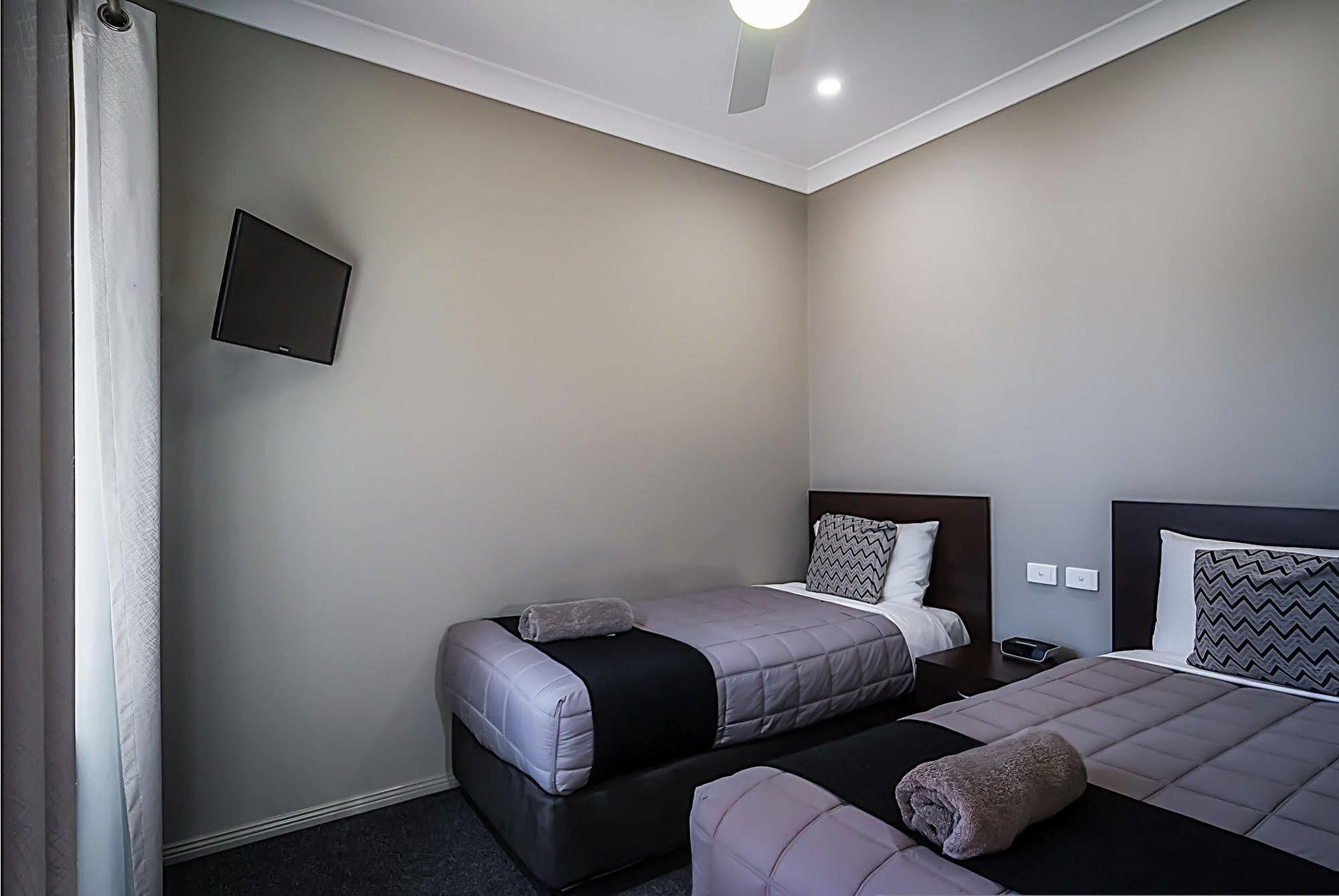 Akuna Motor Inn And Apartments Dubbo Exterior photo